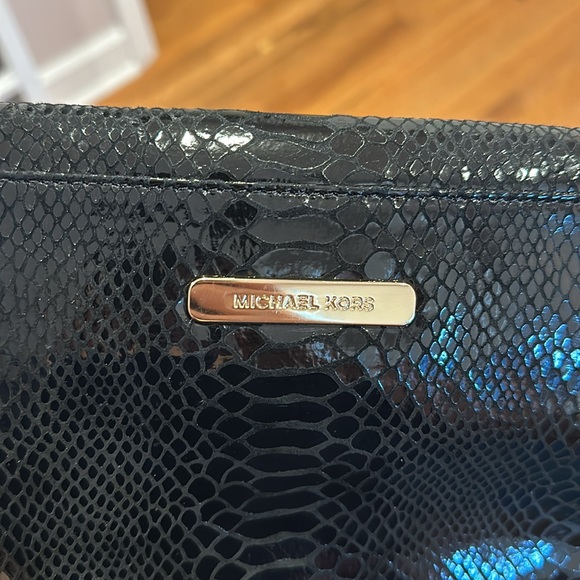 Michael Kors clutch 🖤 free shipping! - Picture 7 of 7
